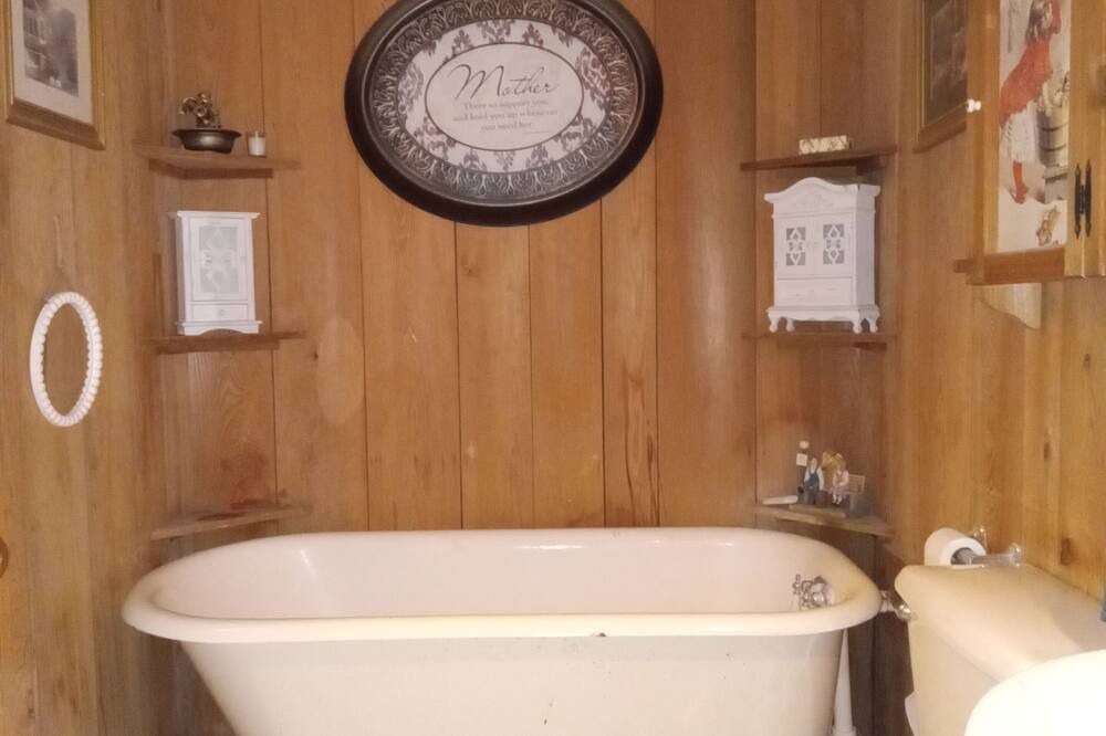 Photo of Bathroom in Eastpoint