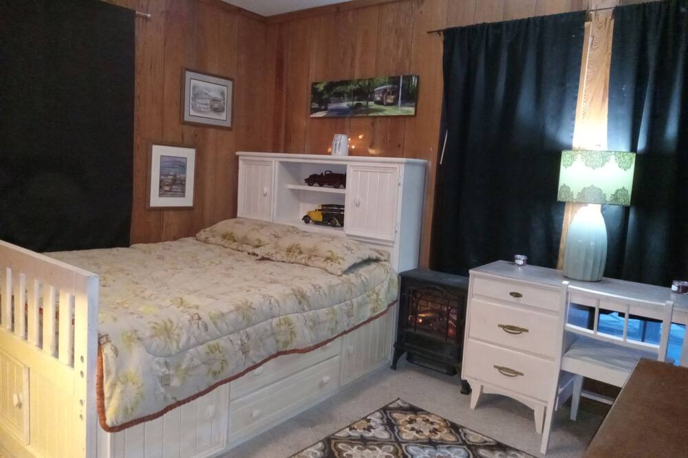 Photo of Bedroom in Eastpoint