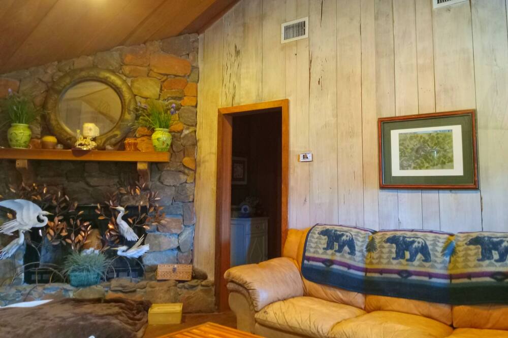 Photo of Livingroom in Eastpoint