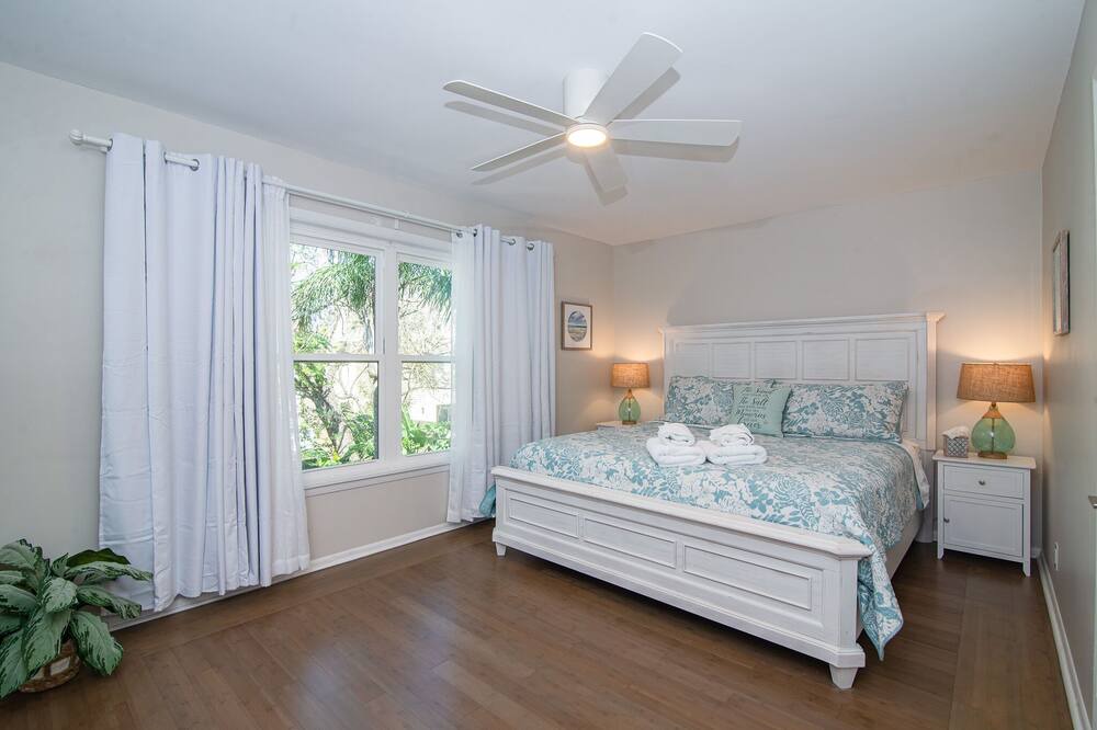Photo of Bedroom in Neptune Beach
