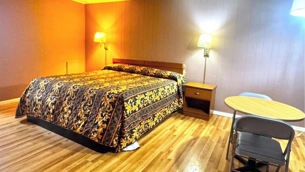 Photo of Bedroom in Lake Village
