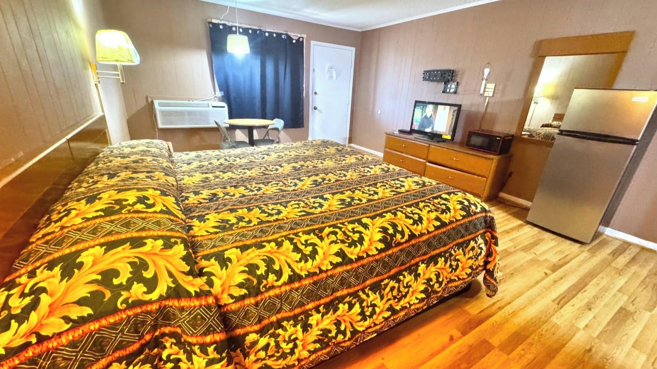 Photo of Bedroom in Lake Village