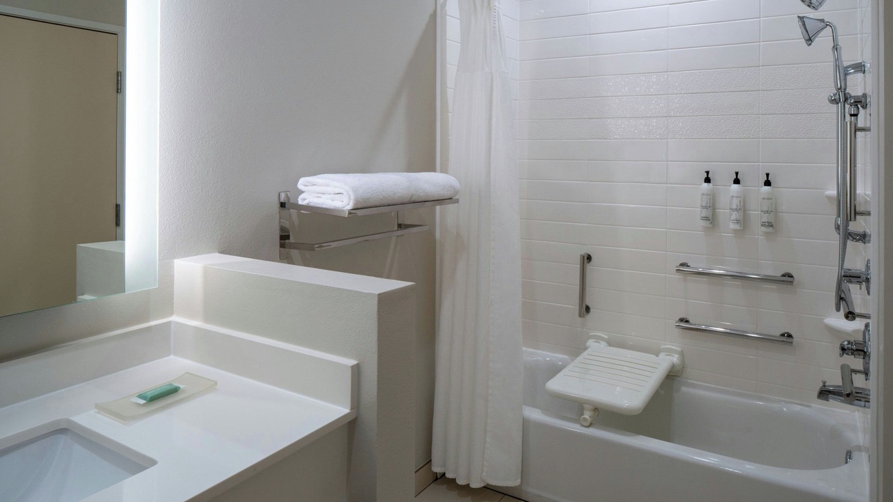 Photo of Bathroom in Cut Off