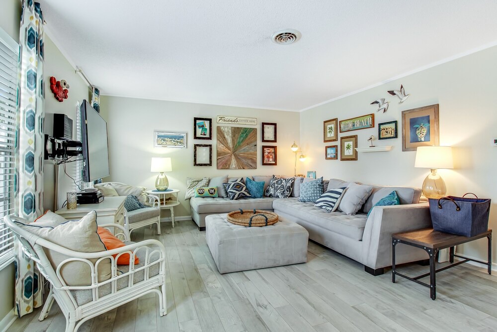 Photo of Livingroom in Holmes Beach