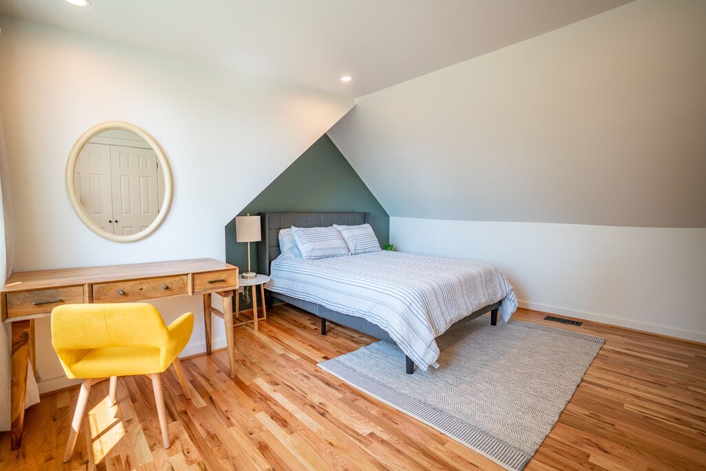 Photo of Bedroom in Redmont Park