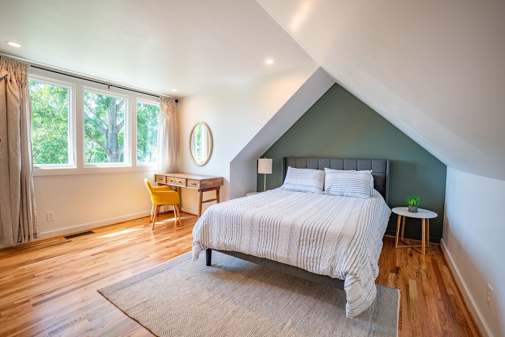Photo of Bedroom in Redmont Park