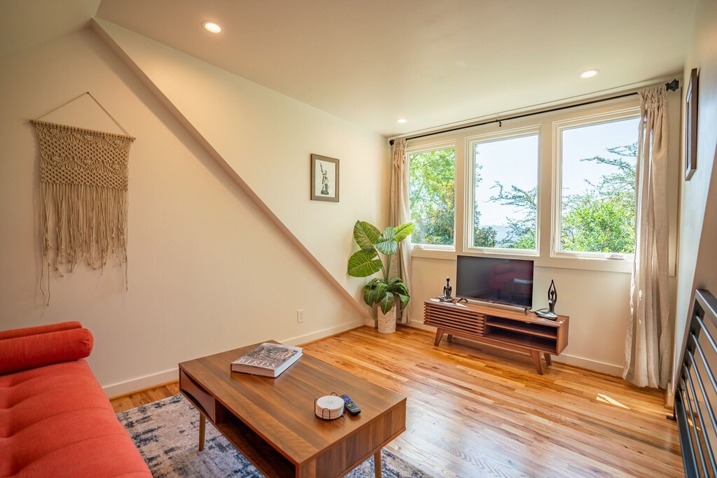 Photo of Livingroom in Redmont Park