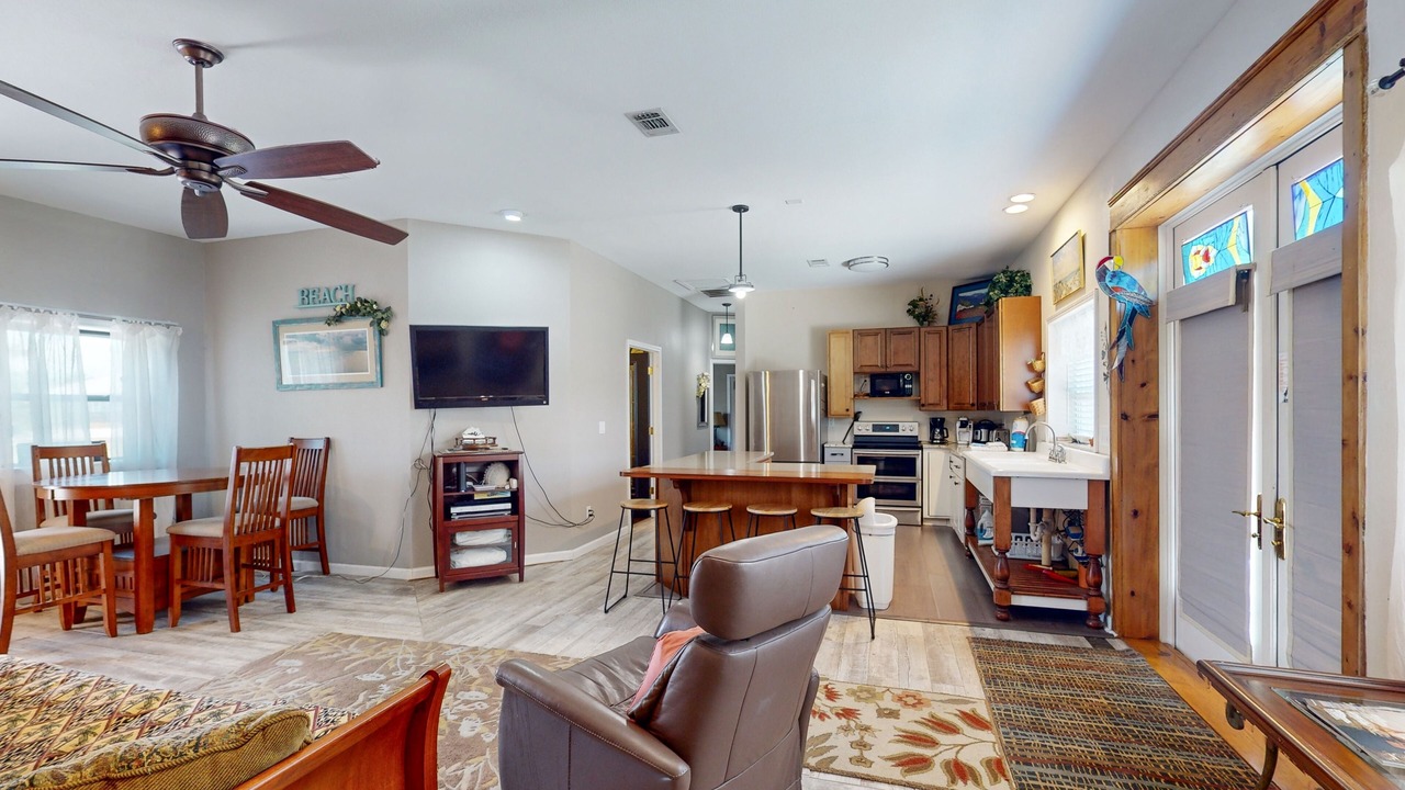 Photo of Livingroom in Mexico Beach