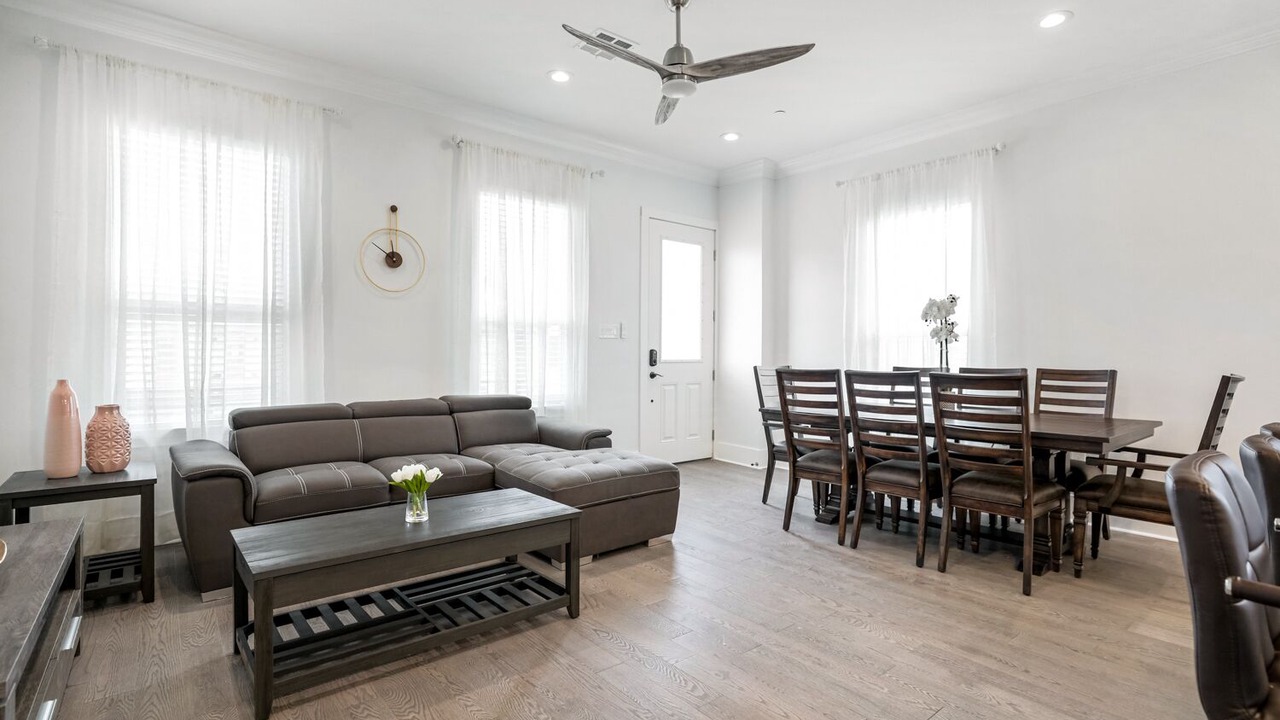 Photo of Livingroom in Mid-City