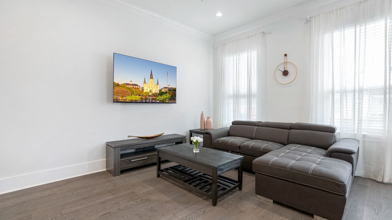 Photo of Livingroom in Mid-City