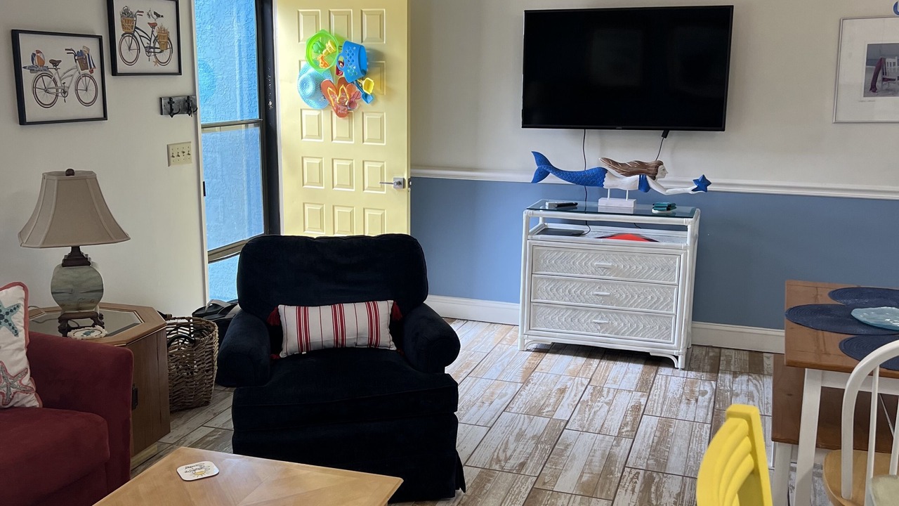 Photo of Livingroom in Biltmore Beach