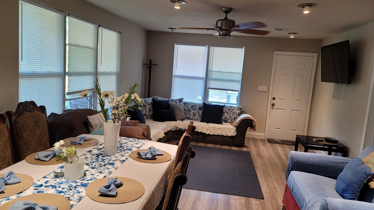 Photo of Livingroom in Milton