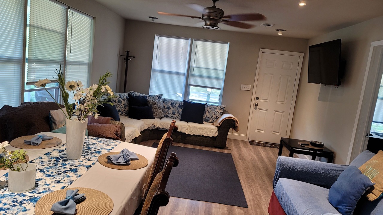 Photo of Livingroom in Milton