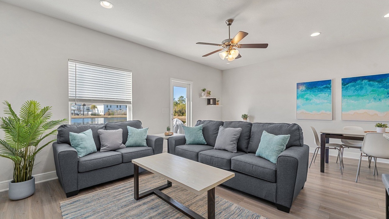 Photo of Livingroom in Thomas Drive