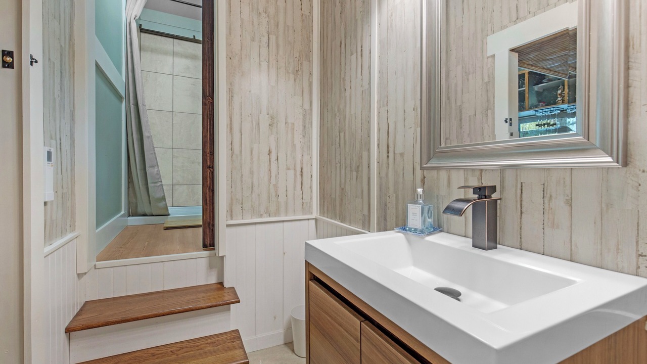 Photo of Bathroom in Dauphin Island