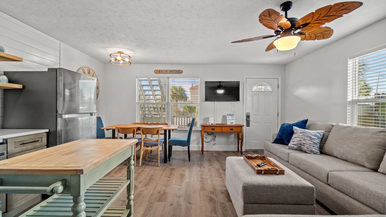 Photo of Livingroom in Bahama Beach