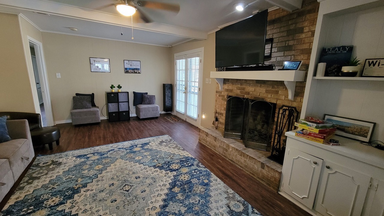 Photo of Livingroom in Tougaloo