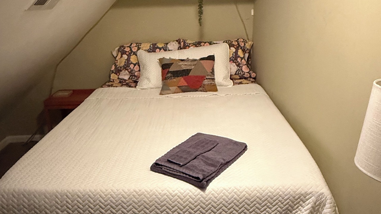 Photo of Bedroom in Northport