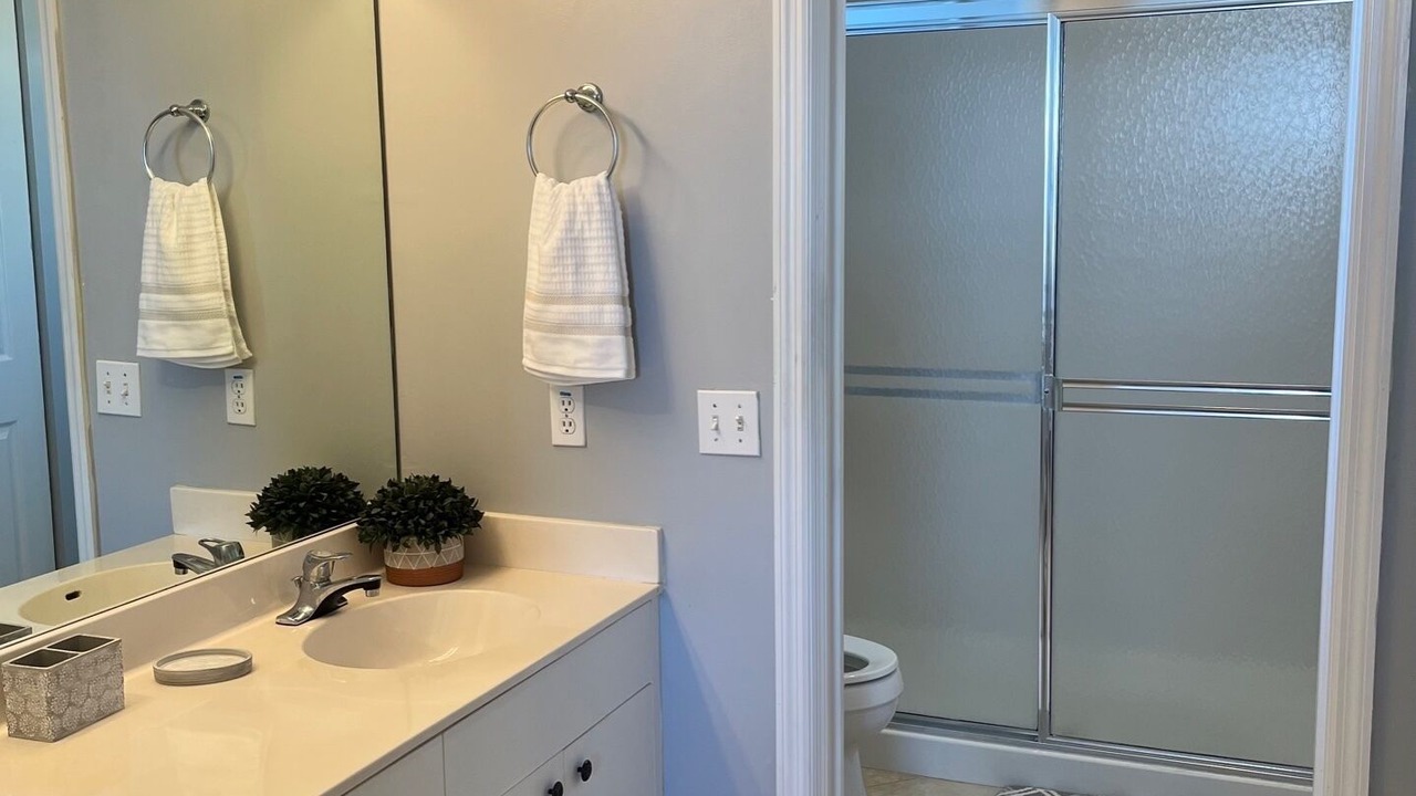 Photo of Bathroom in Crown Pointe