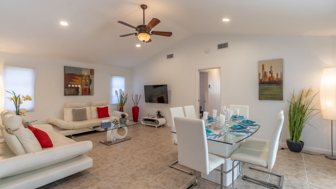 Photo of Livingroom in Eight Lakes