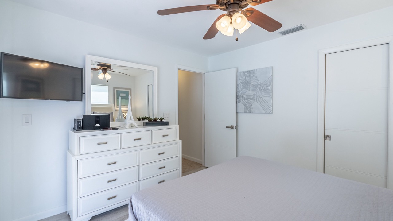 Photo of Bedroom in Eight Lakes