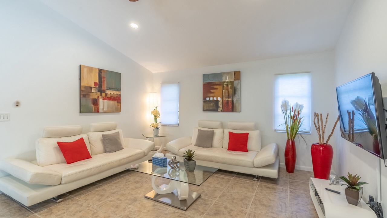 Photo of Livingroom in Eight Lakes