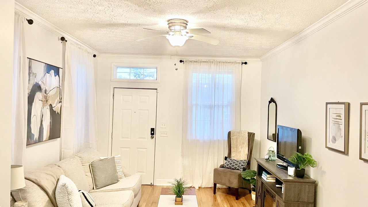 Photo of Livingroom in Mid-City