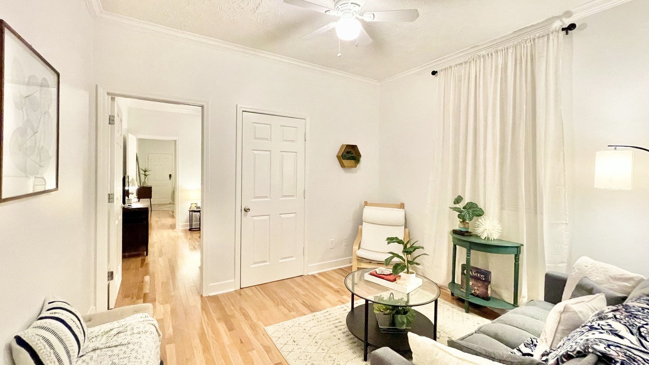 Photo of Livingroom in Mid-City