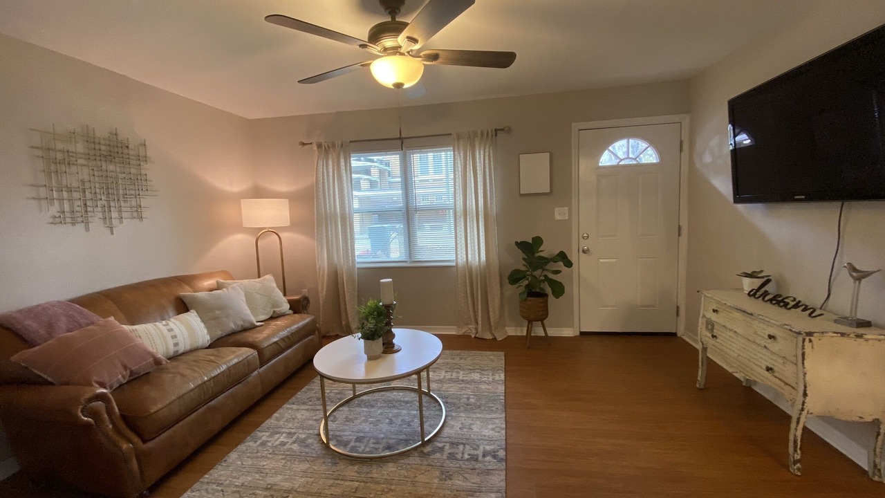 Photo of Livingroom in Historic District