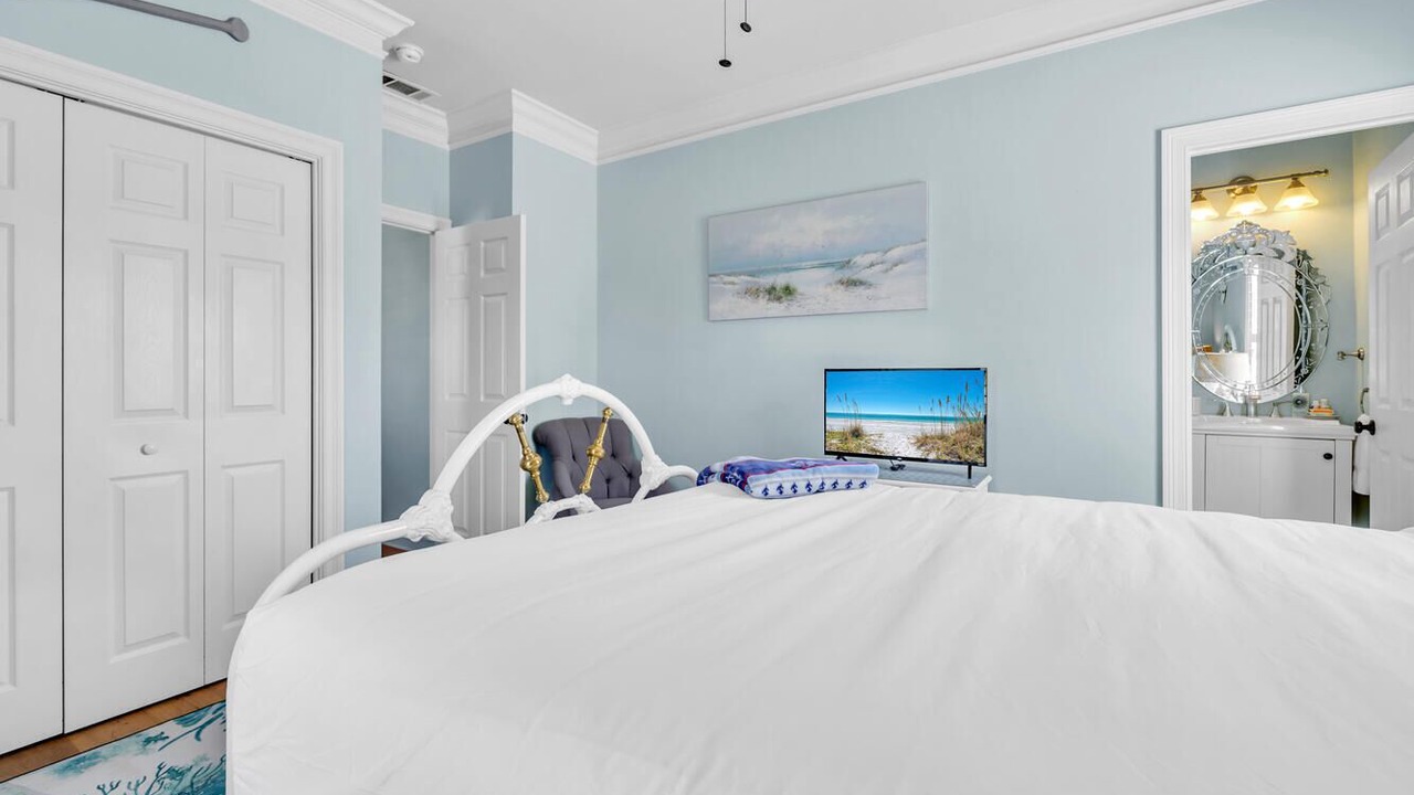 Photo of Bedroom in Crystal Shores