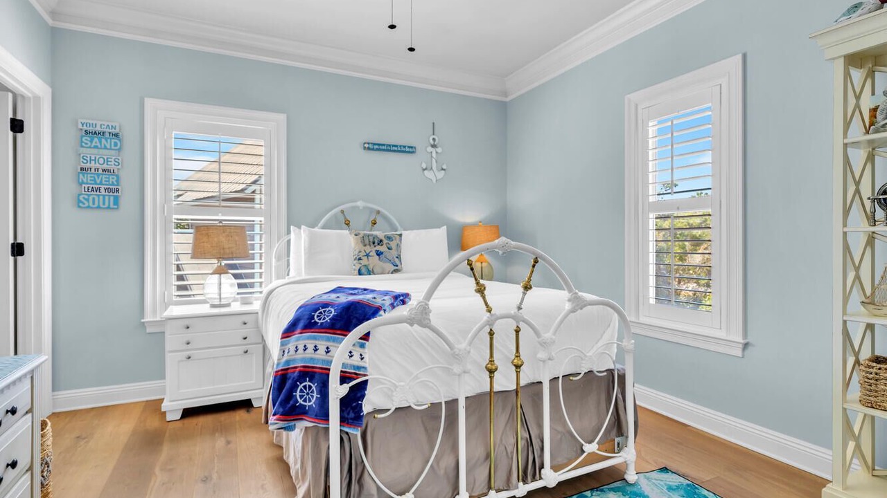 Photo of Bedroom in Crystal Shores