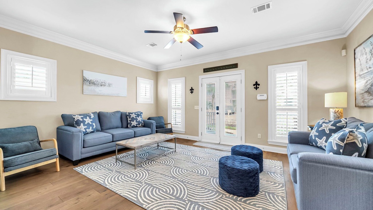 Photo of Livingroom in Crystal Shores