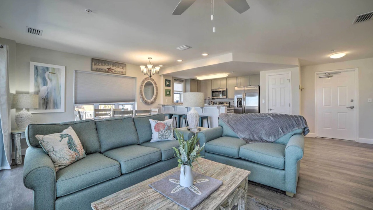 Photo of Livingroom in Mexico Beach