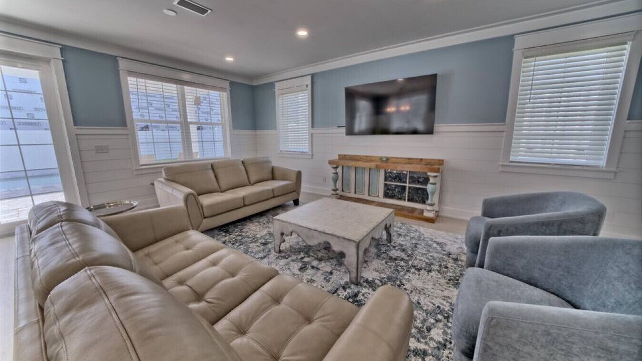 Photo of Livingroom in Bid-a-wee Beach