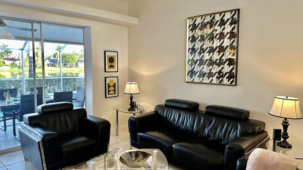 Photo of Livingroom in Central Naples