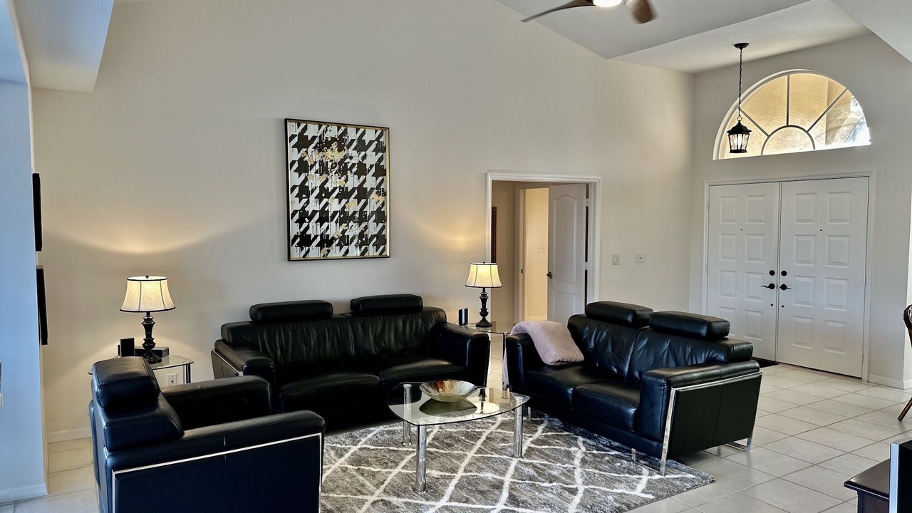 Photo of Livingroom in Central Naples