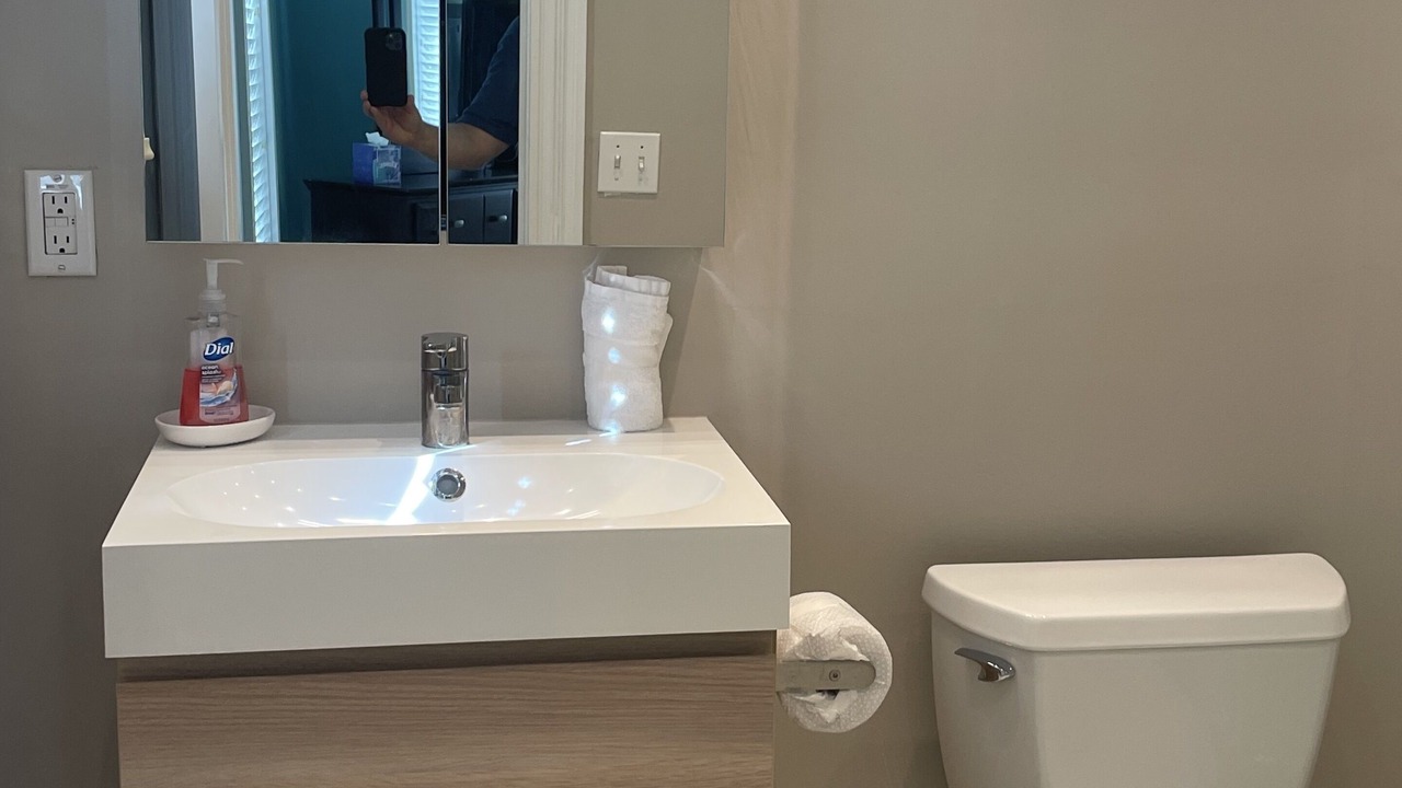 Photo of Bathroom in Eastpoint