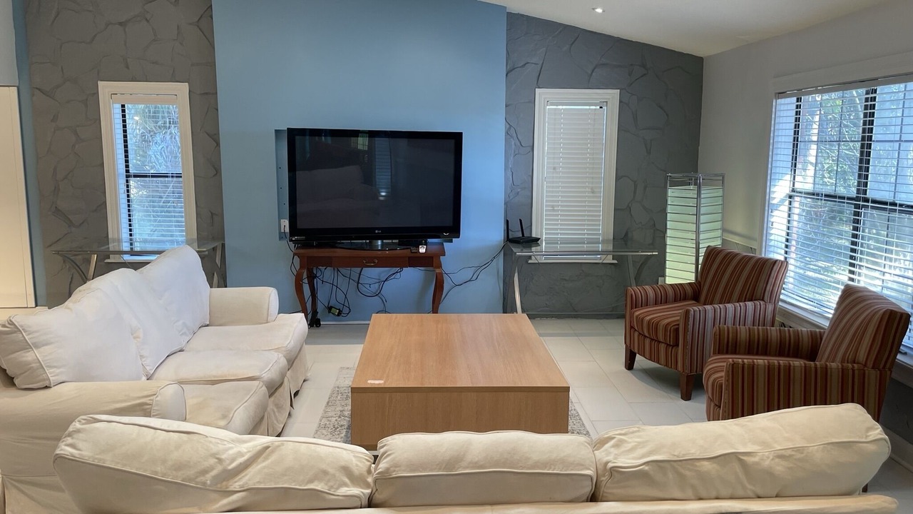 Photo of Livingroom in Eastpoint