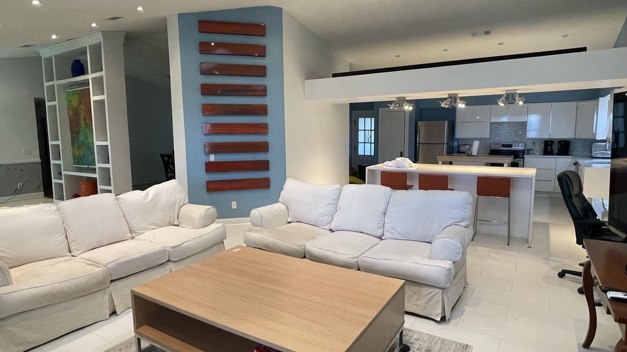 Photo of Livingroom in Eastpoint