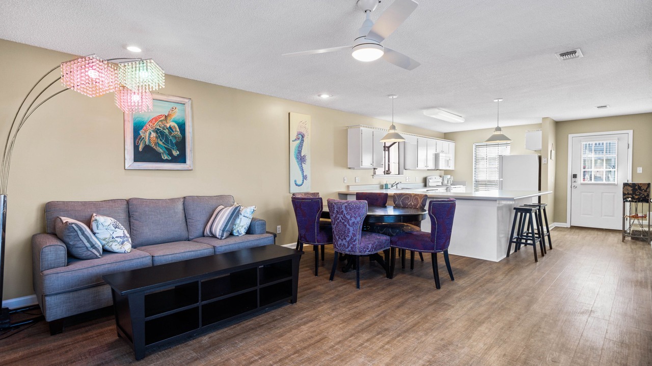 Photo of Livingroom in Summer Breeze