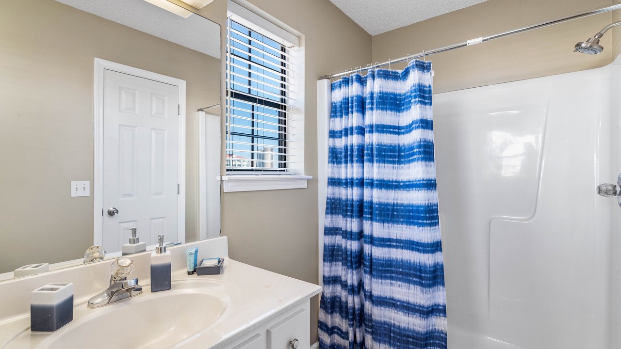 Photo of Bathroom in Summer Breeze