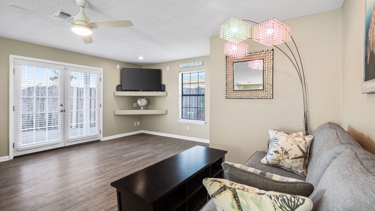 Photo of Livingroom in Summer Breeze
