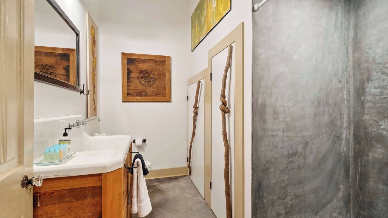 Photo of Bathroom in Seventh Ward