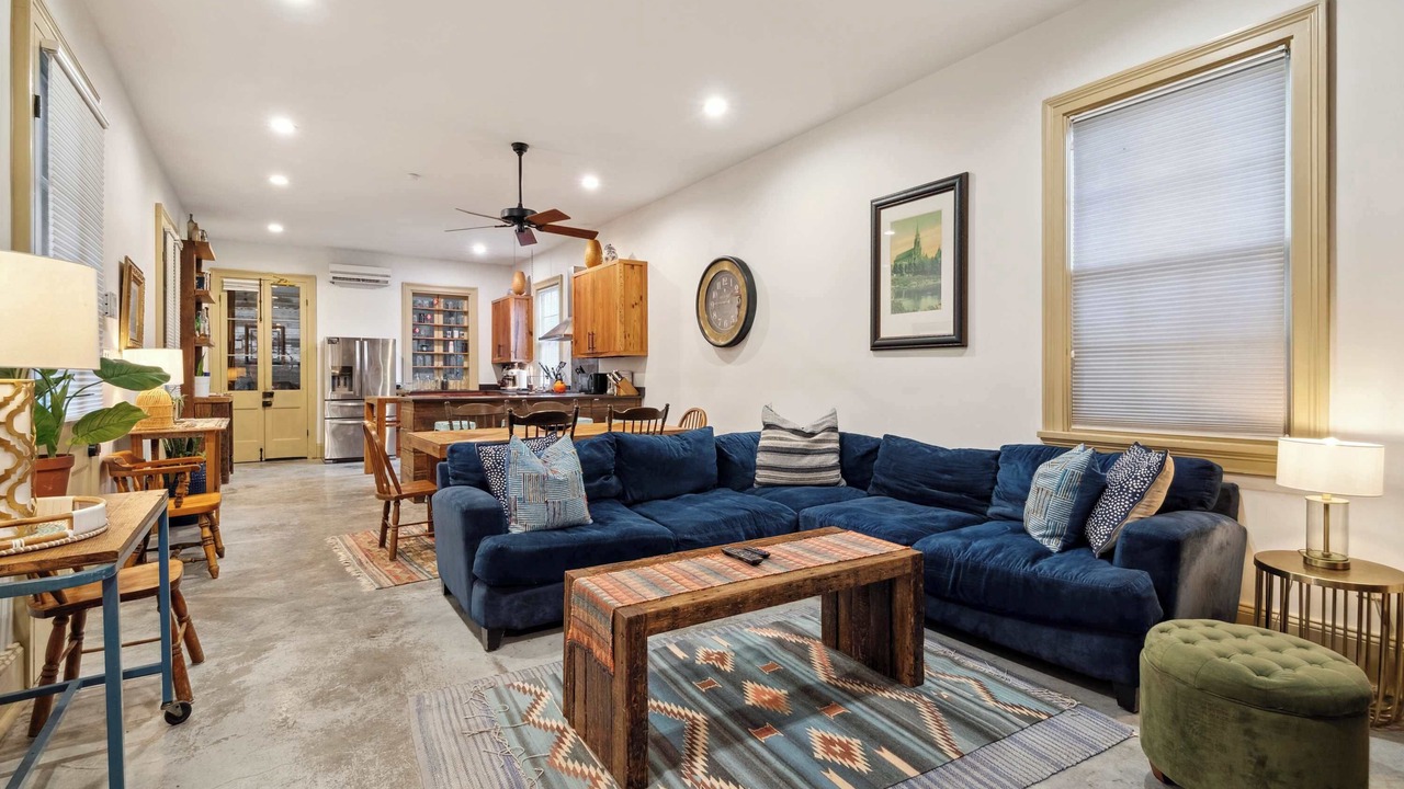 Photo of Livingroom in Seventh Ward