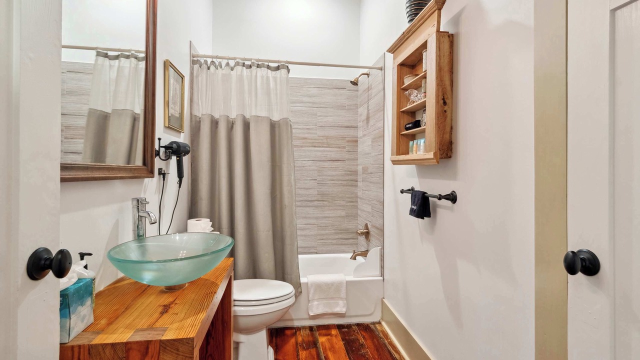 Photo of Bathroom in Seventh Ward