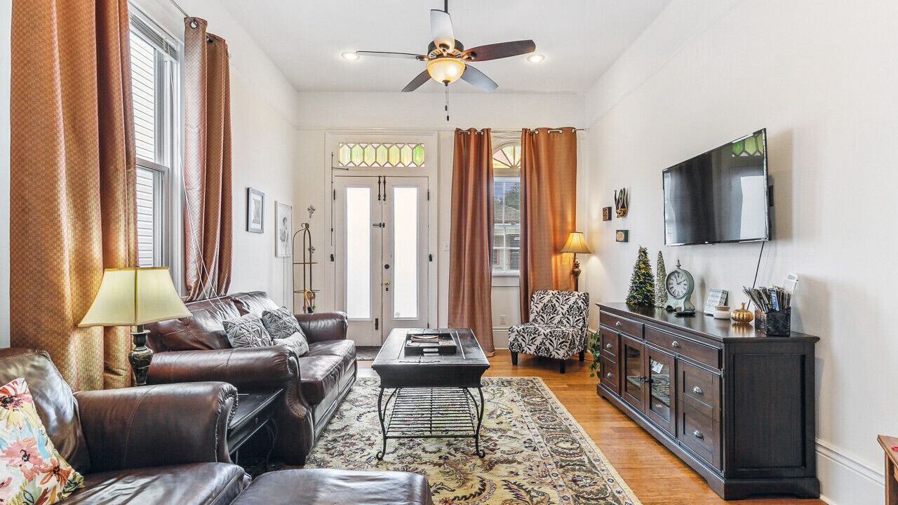 Photo of Livingroom in South 7th Ward