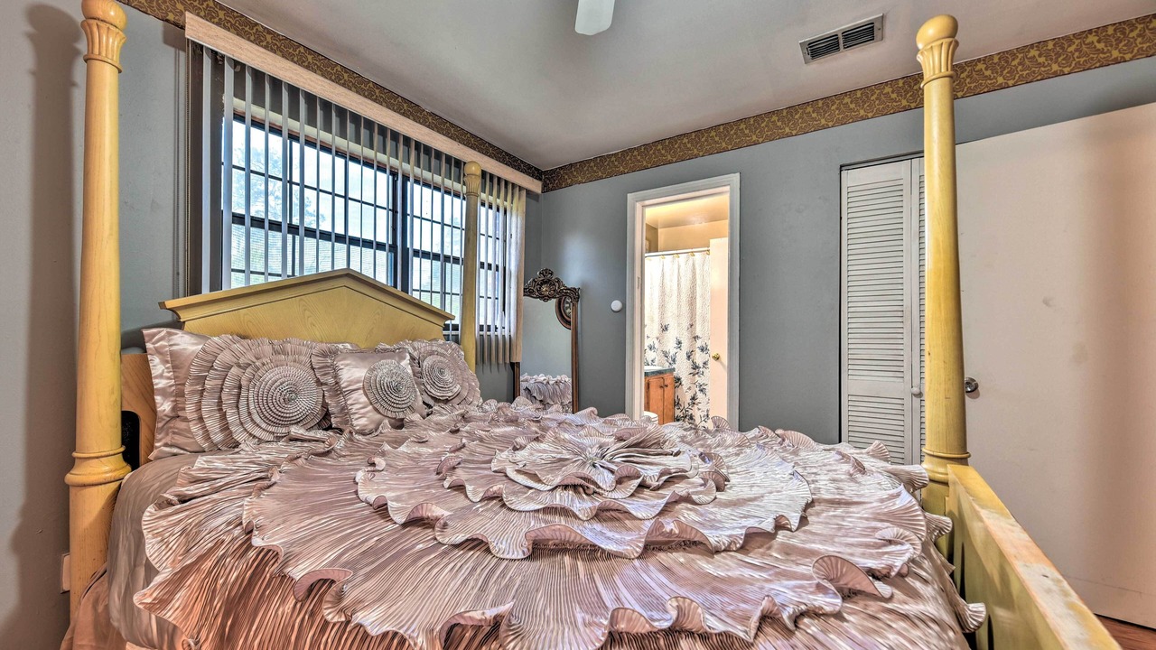 Photo of Bedroom in Northside