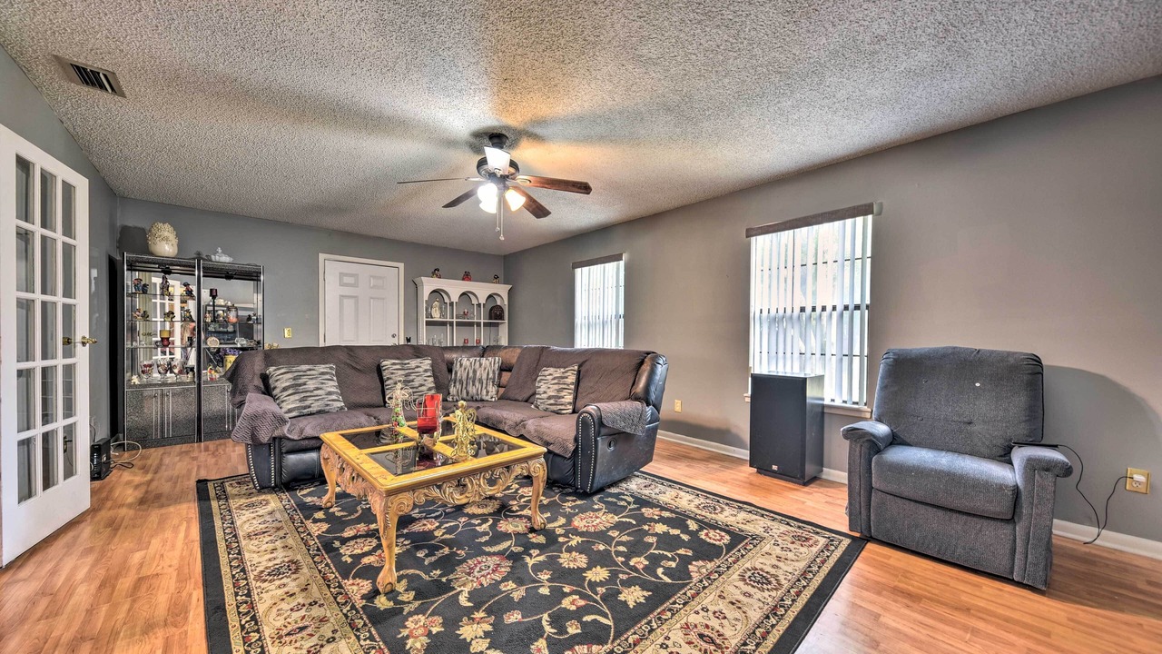 Photo of Livingroom in Northside