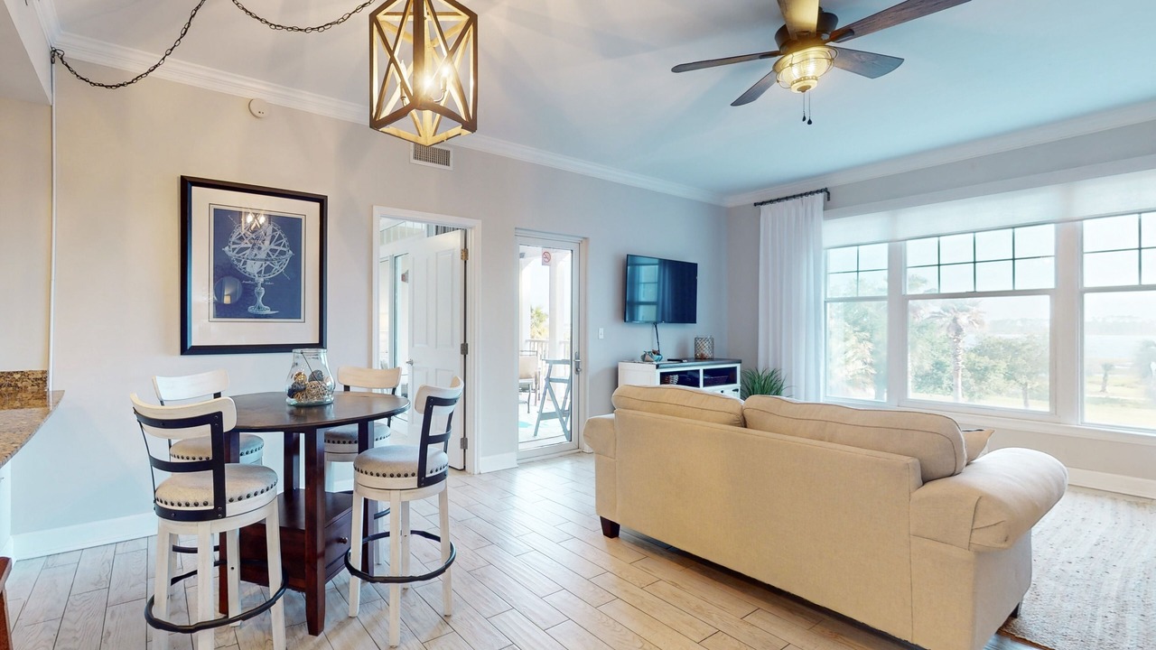 Photo of Livingroom in Upper Grand Lagoon