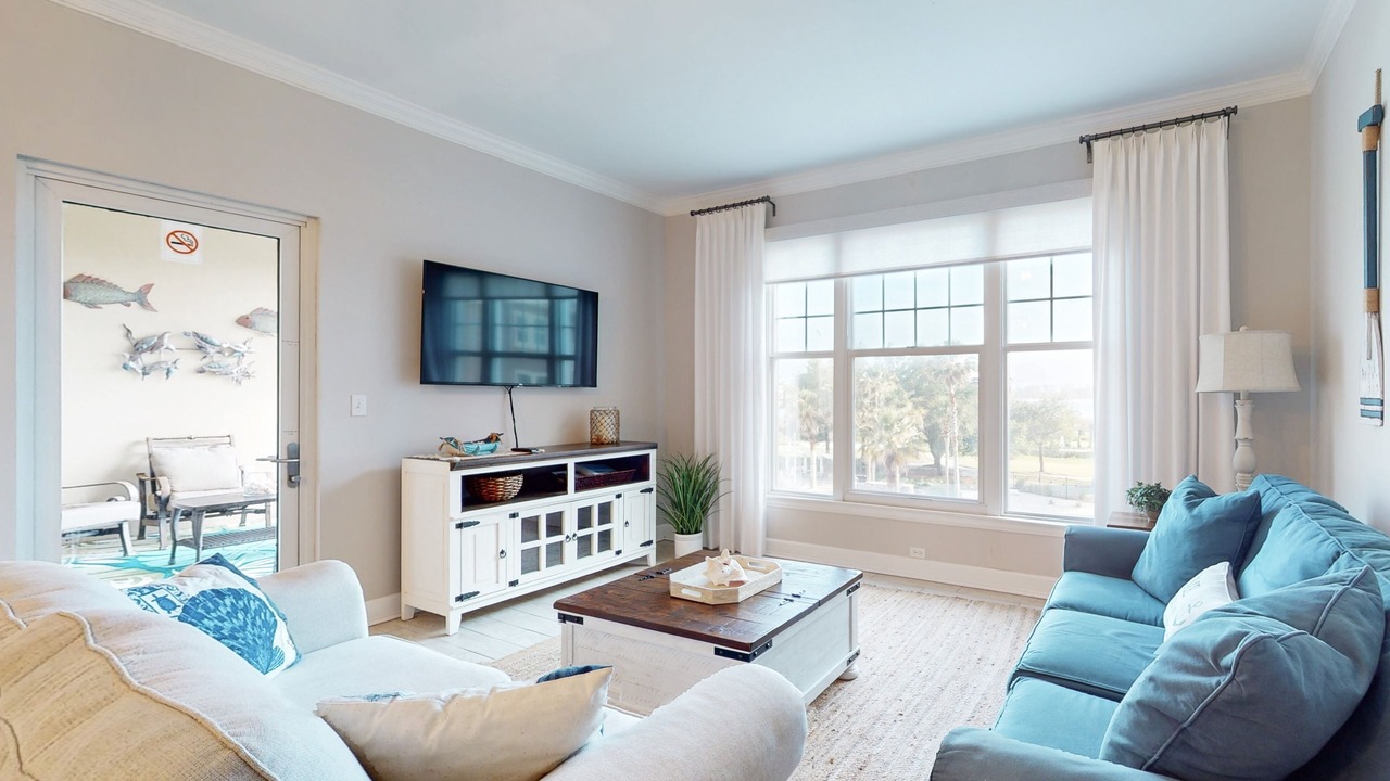 Photo of Livingroom in Upper Grand Lagoon